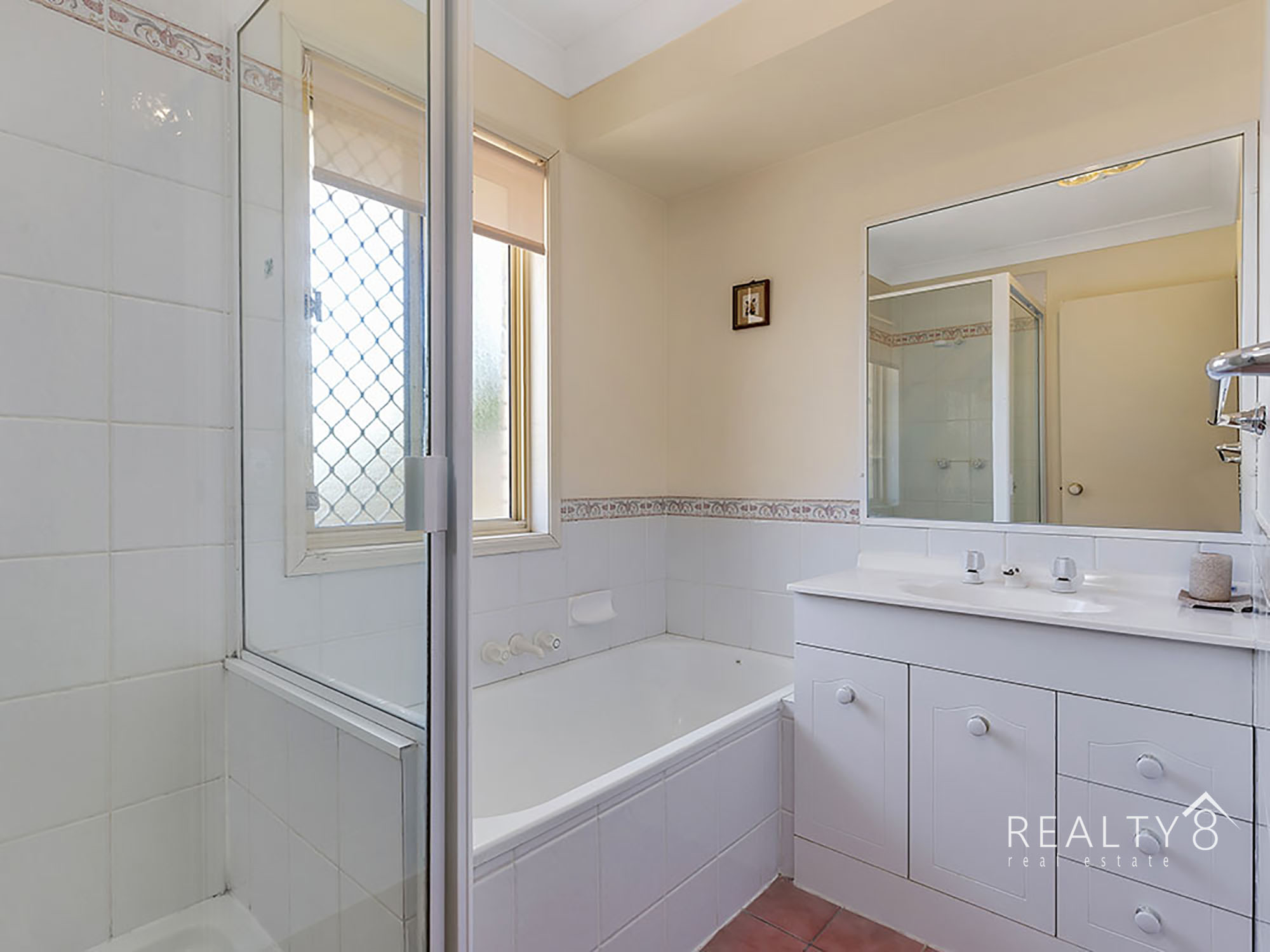 Superb Low Set Villa - Mansfield State High Catchment