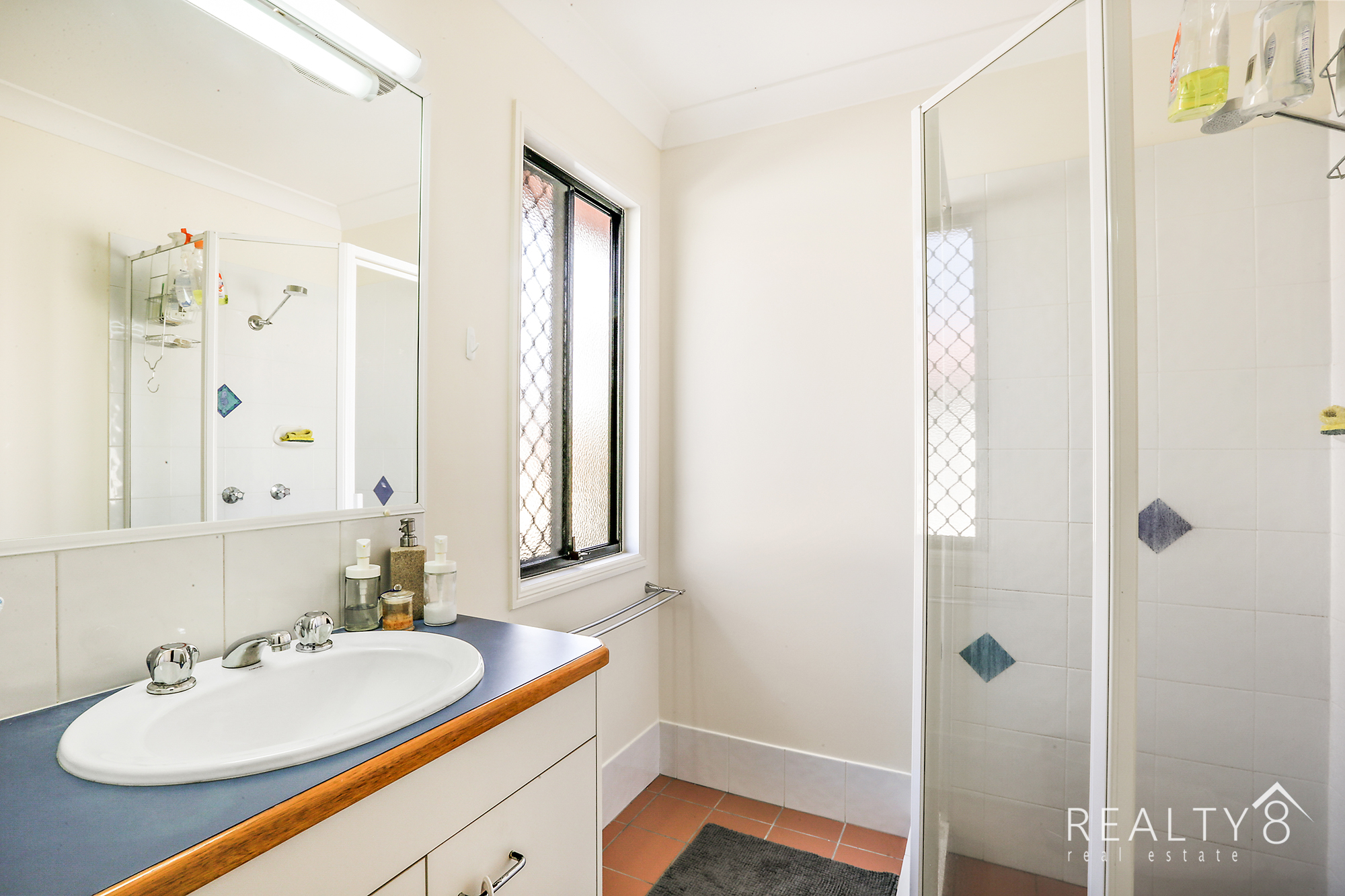 Spacious 2 bedroom Townhouse - Immaculate throughout