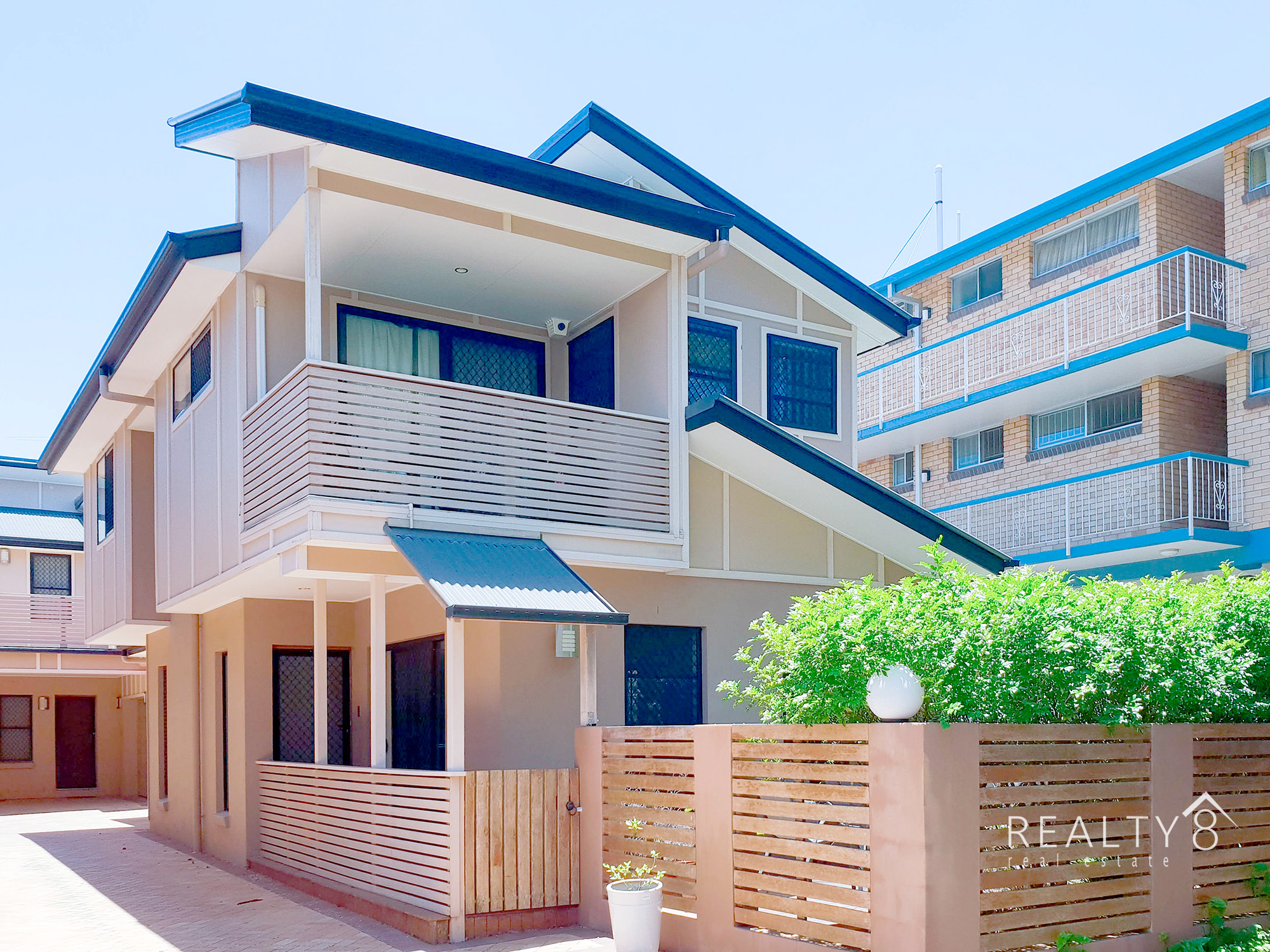 Modern 3 Bedroom Townhouse - Great Location