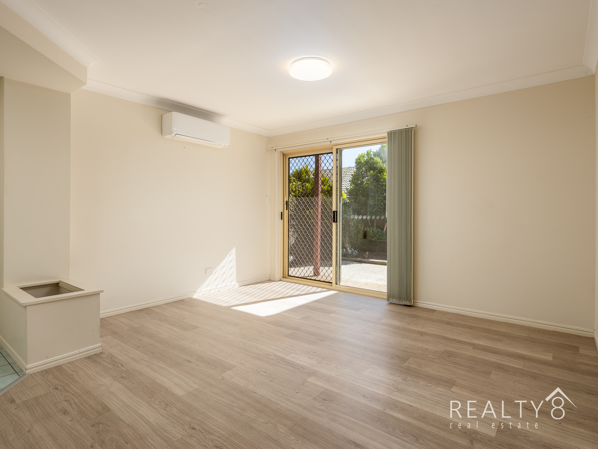 Superb multi level townhouse - Mansfield State High Catchment