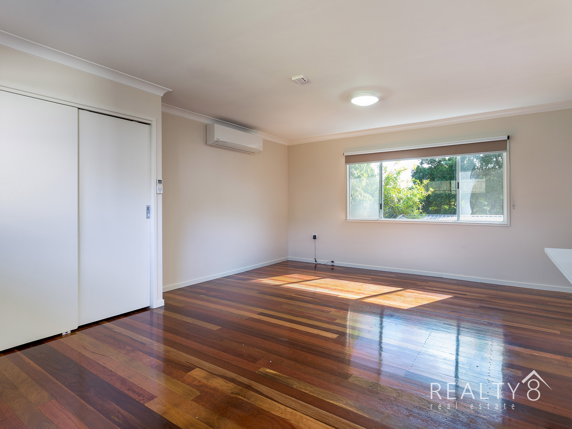 Modern one-bedroom Studio Apartment in Wishart