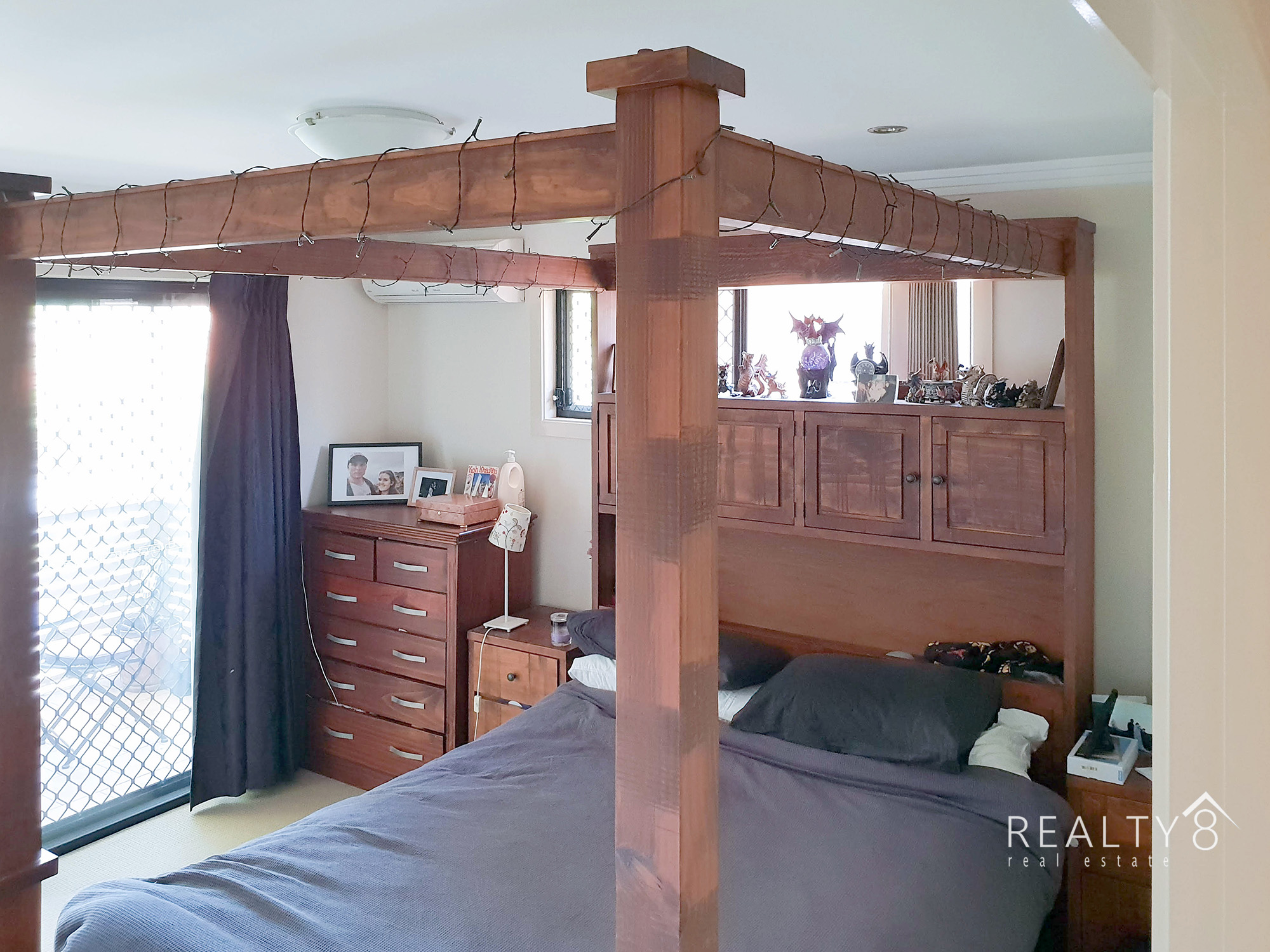 Modern 3 Bedroom Townhouse - Great Location