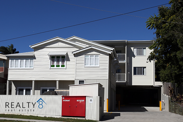 Modern 2 Bedroom Apartment - So close to everything!