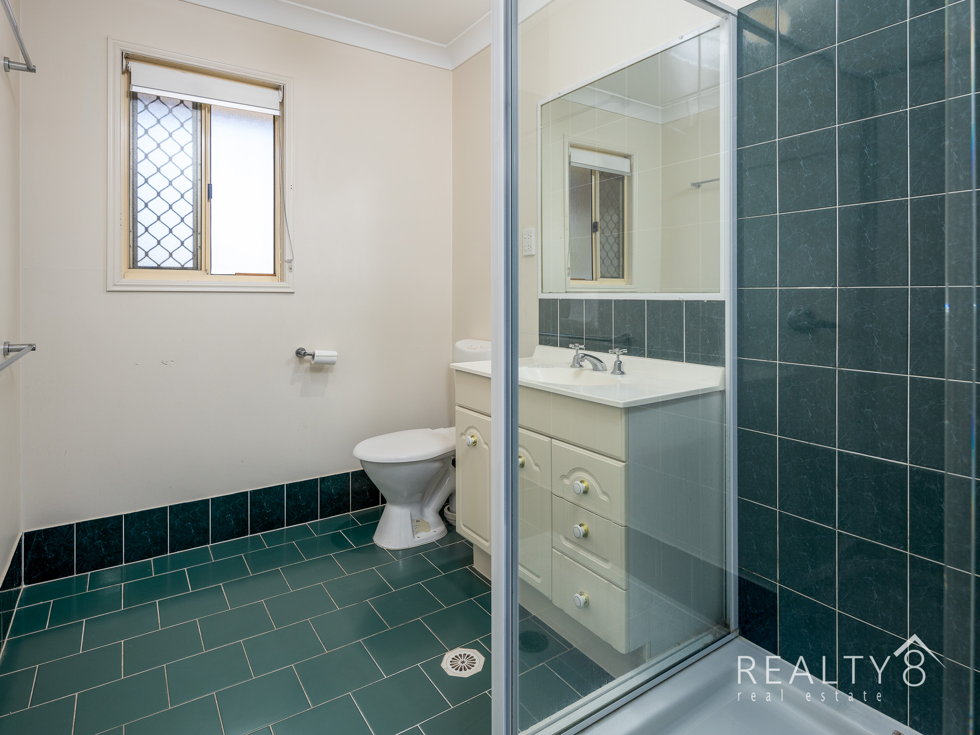 Superb multi level townhouse - Mansfield State High Catchment