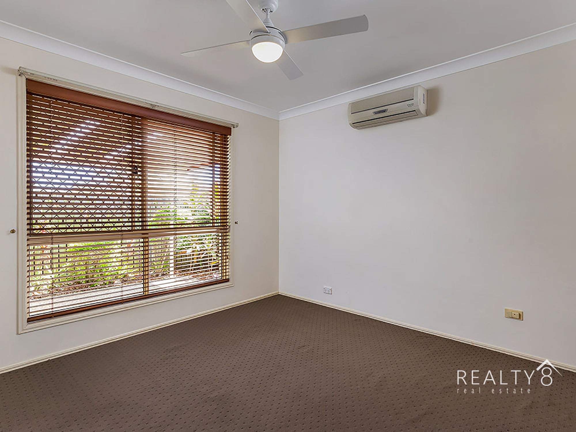 Superb Low Set Villa - Mansfield State High Catchment