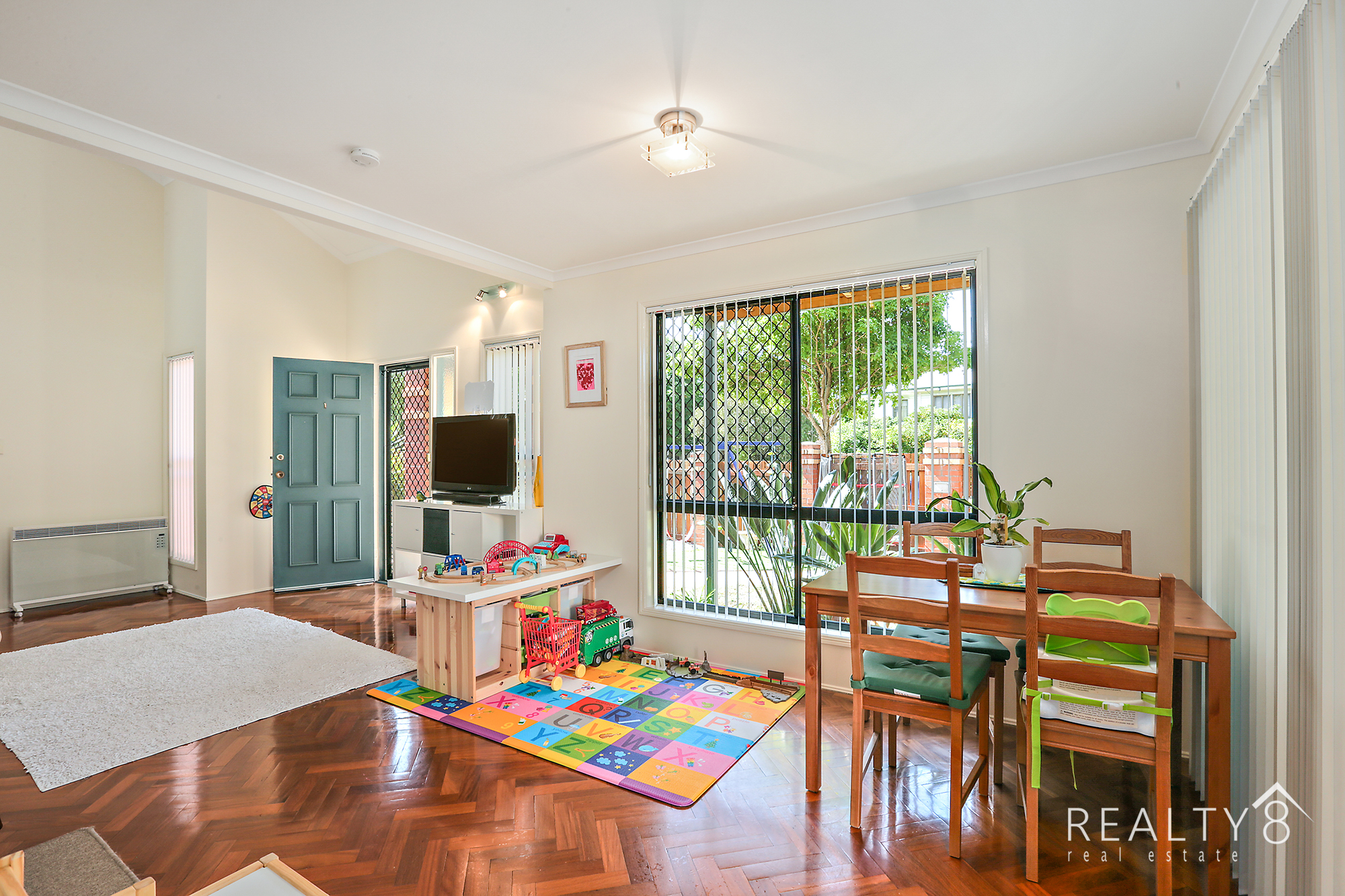 Spacious 2 bedroom Townhouse - Immaculate throughout
