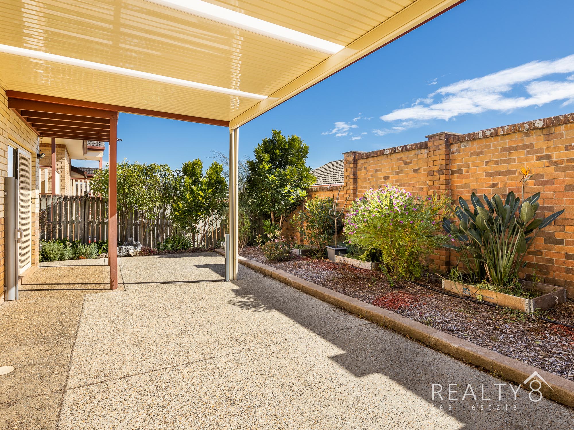 Superb multi level townhouse - Mansfield State High Catchment