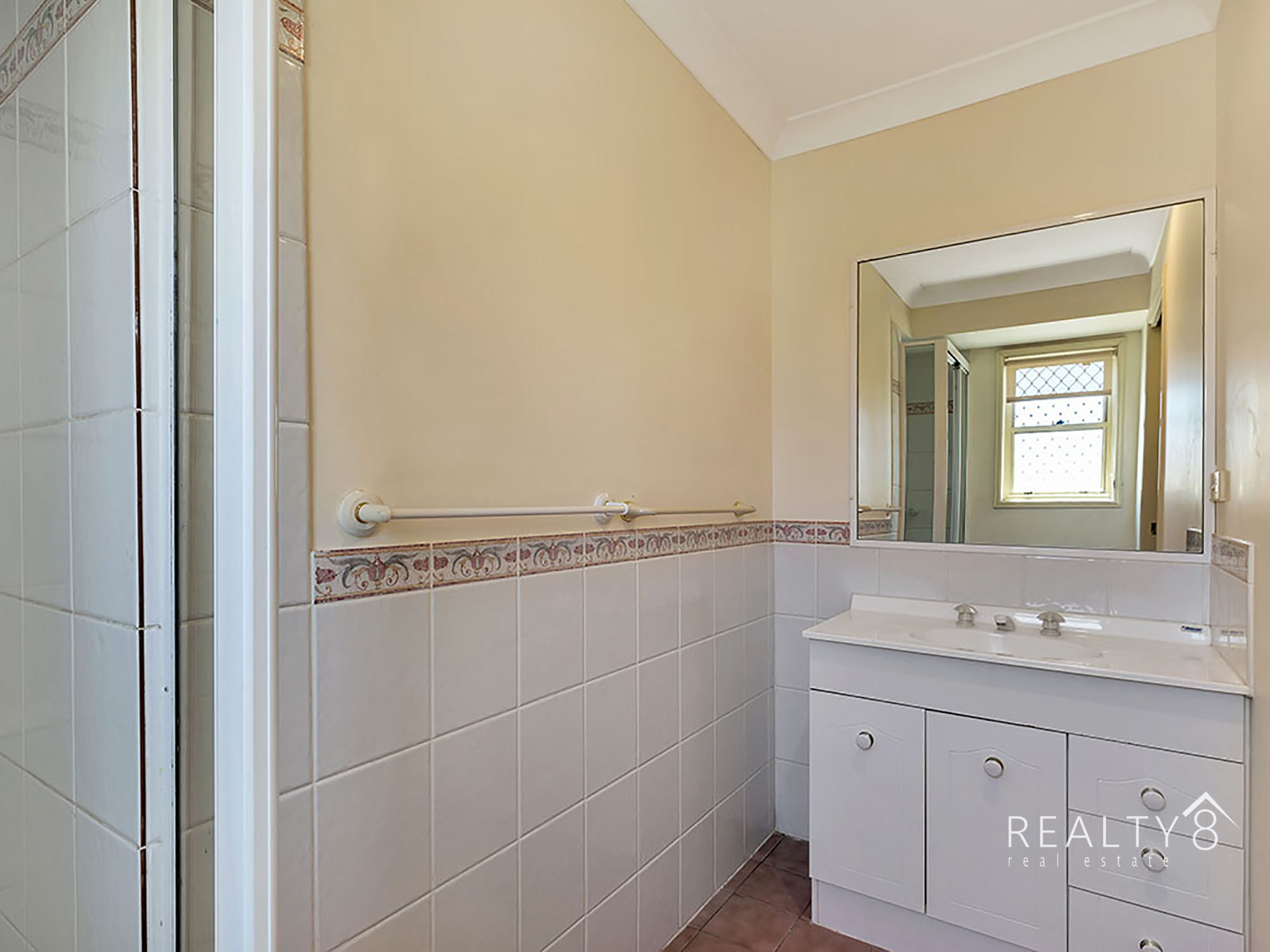 Superb Low Set Villa - Mansfield State High Catchment