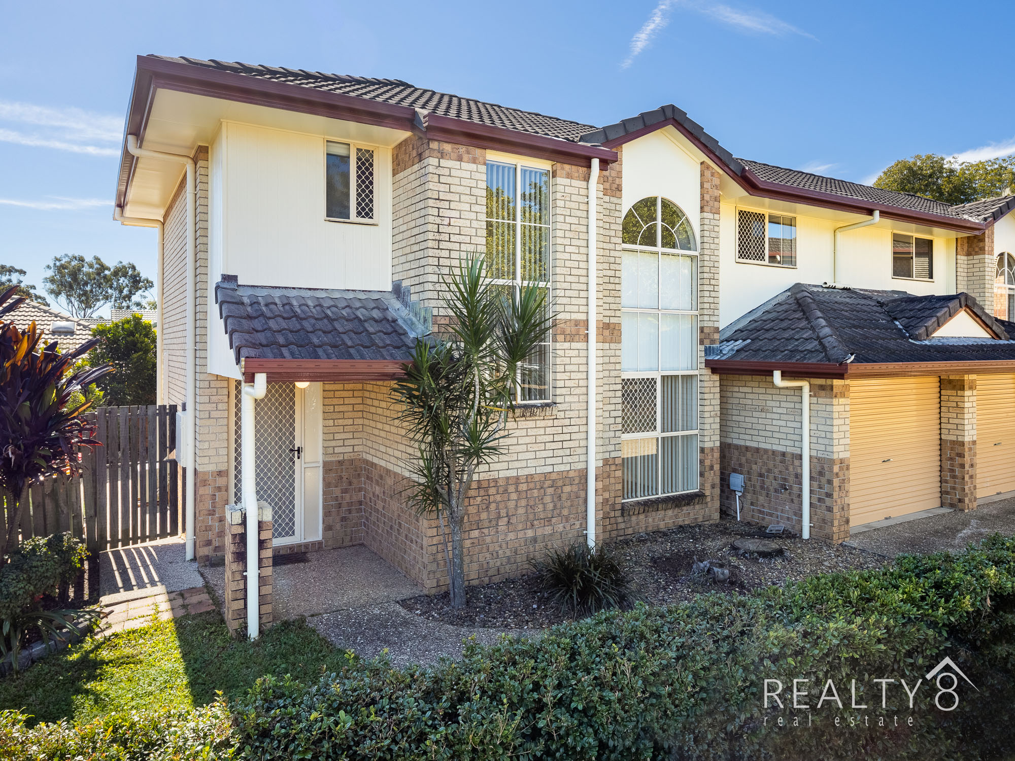 Superb multi level townhouse - Mansfield State High Catchment