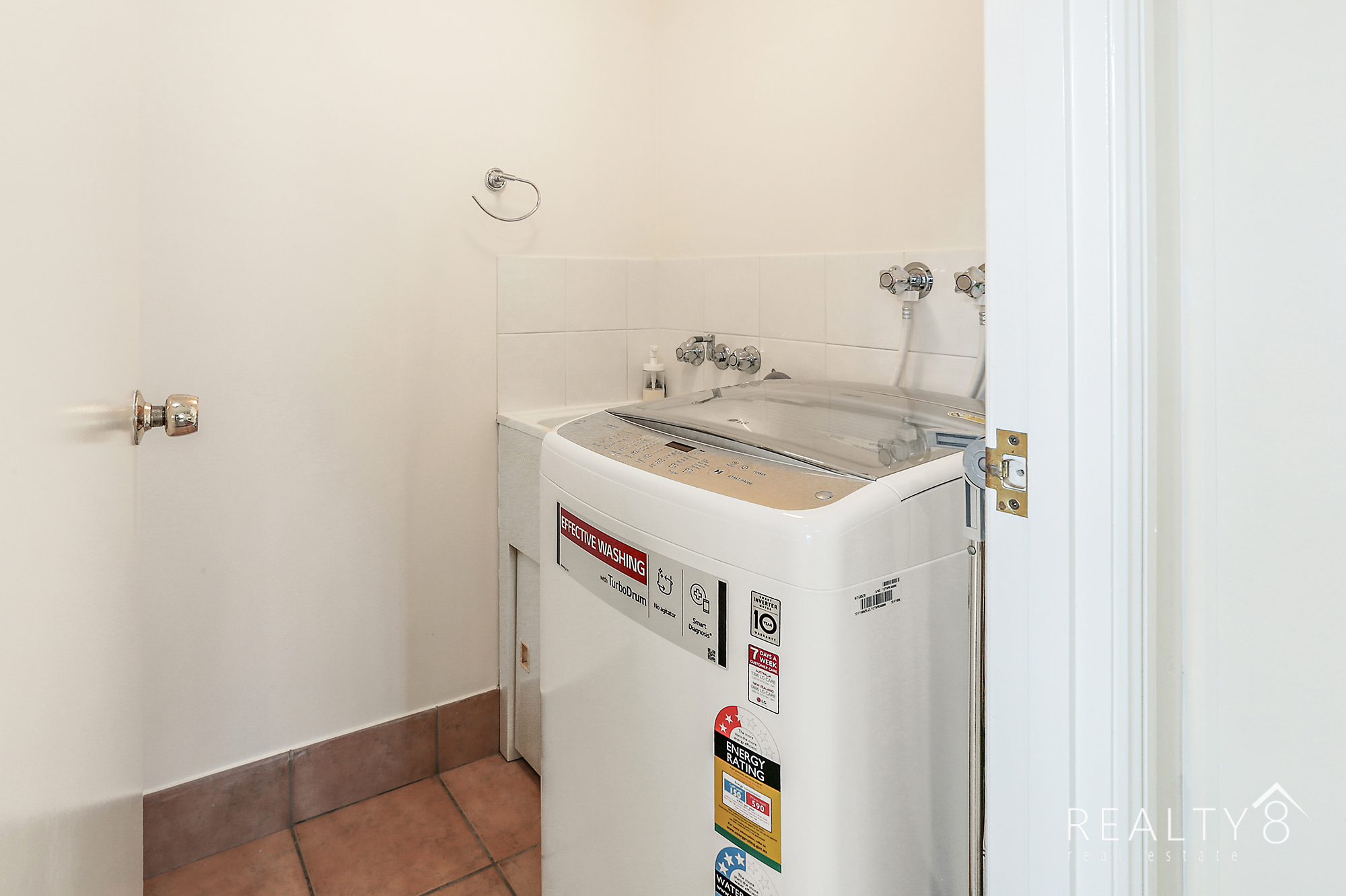 Spacious 2 bedroom Townhouse - Immaculate throughout