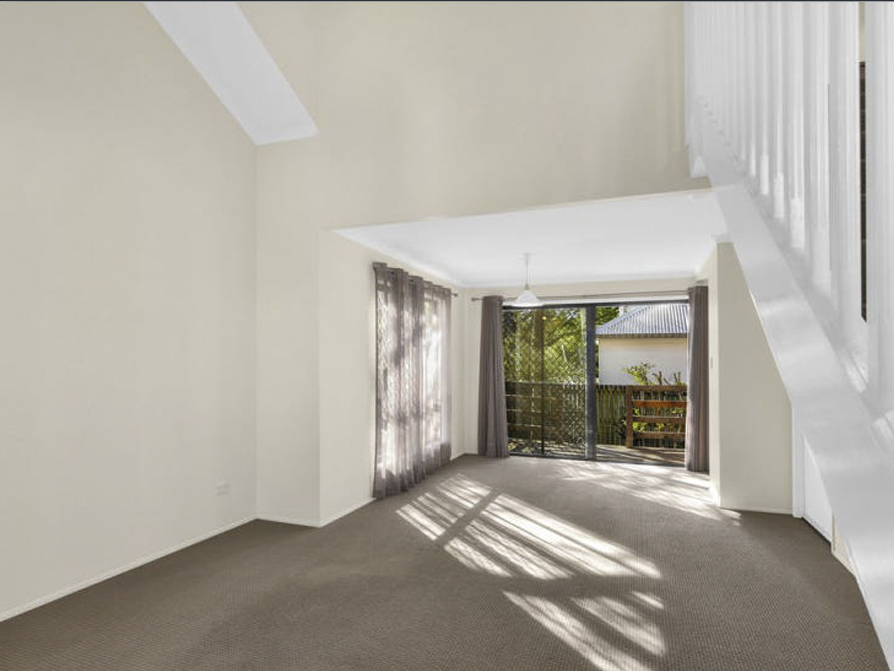 Spacious 2 bedroom Townhouse