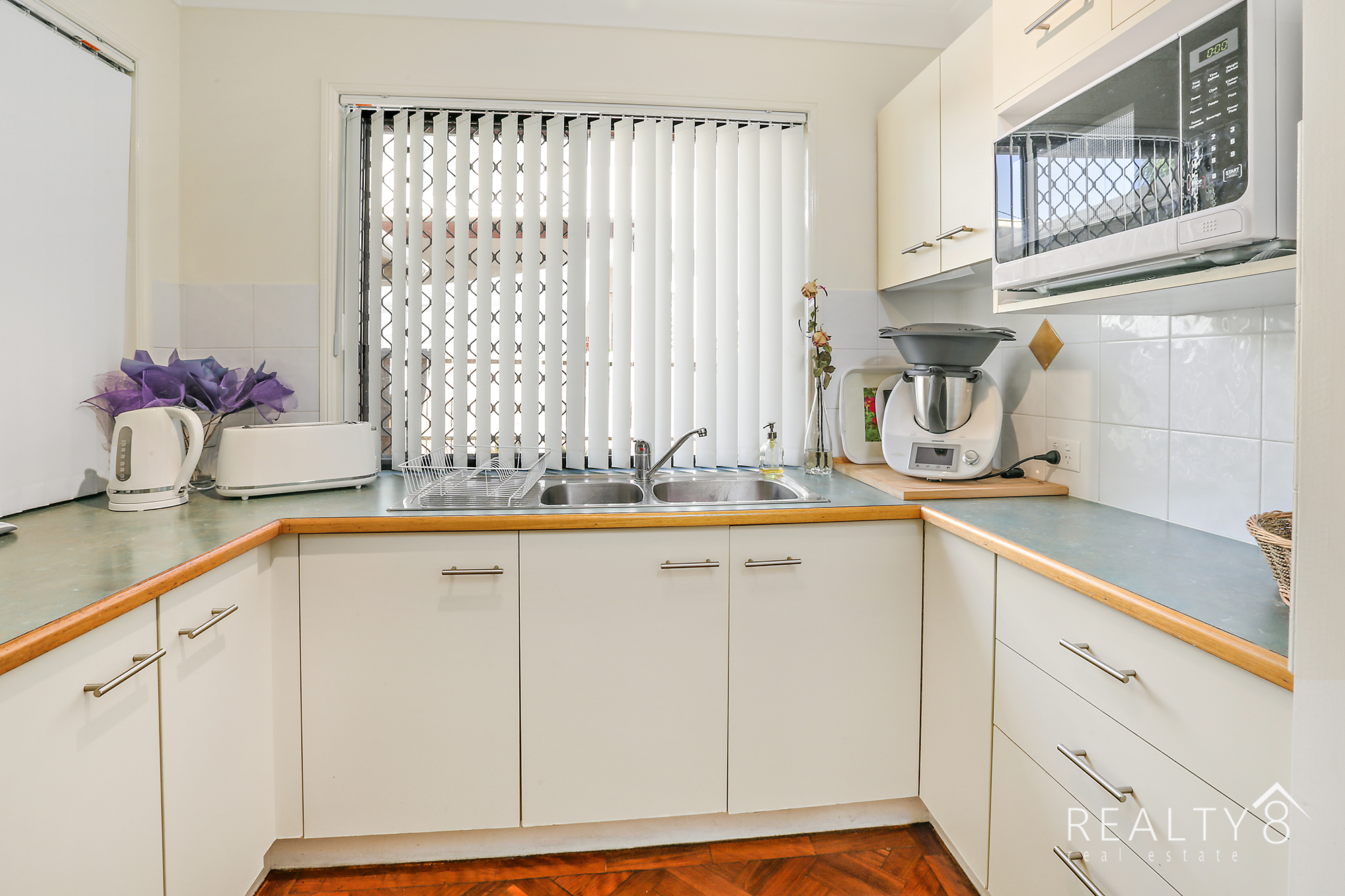 Spacious 2 bedroom Townhouse - Immaculate throughout