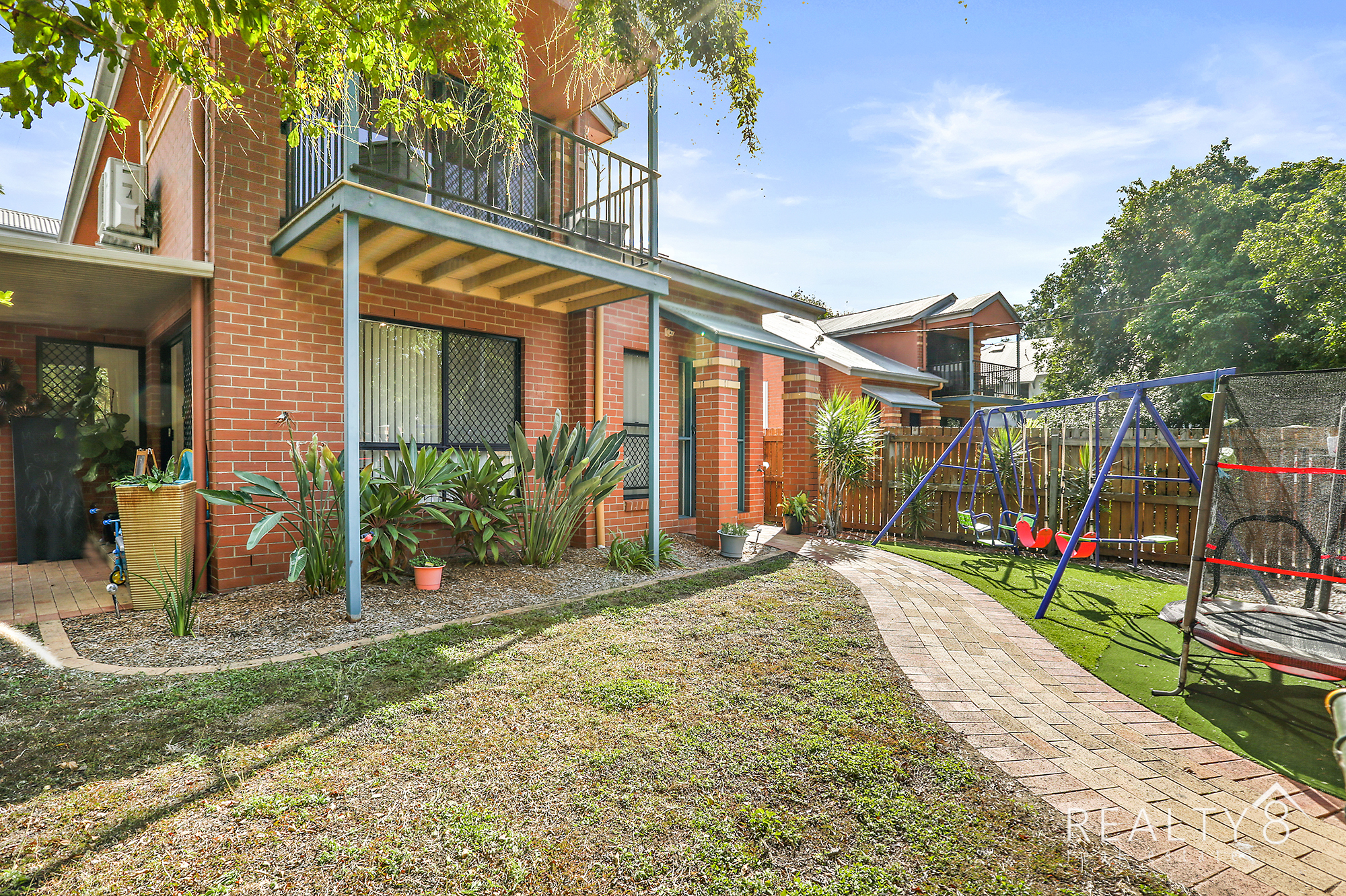 Spacious 2 bedroom Townhouse - Immaculate throughout