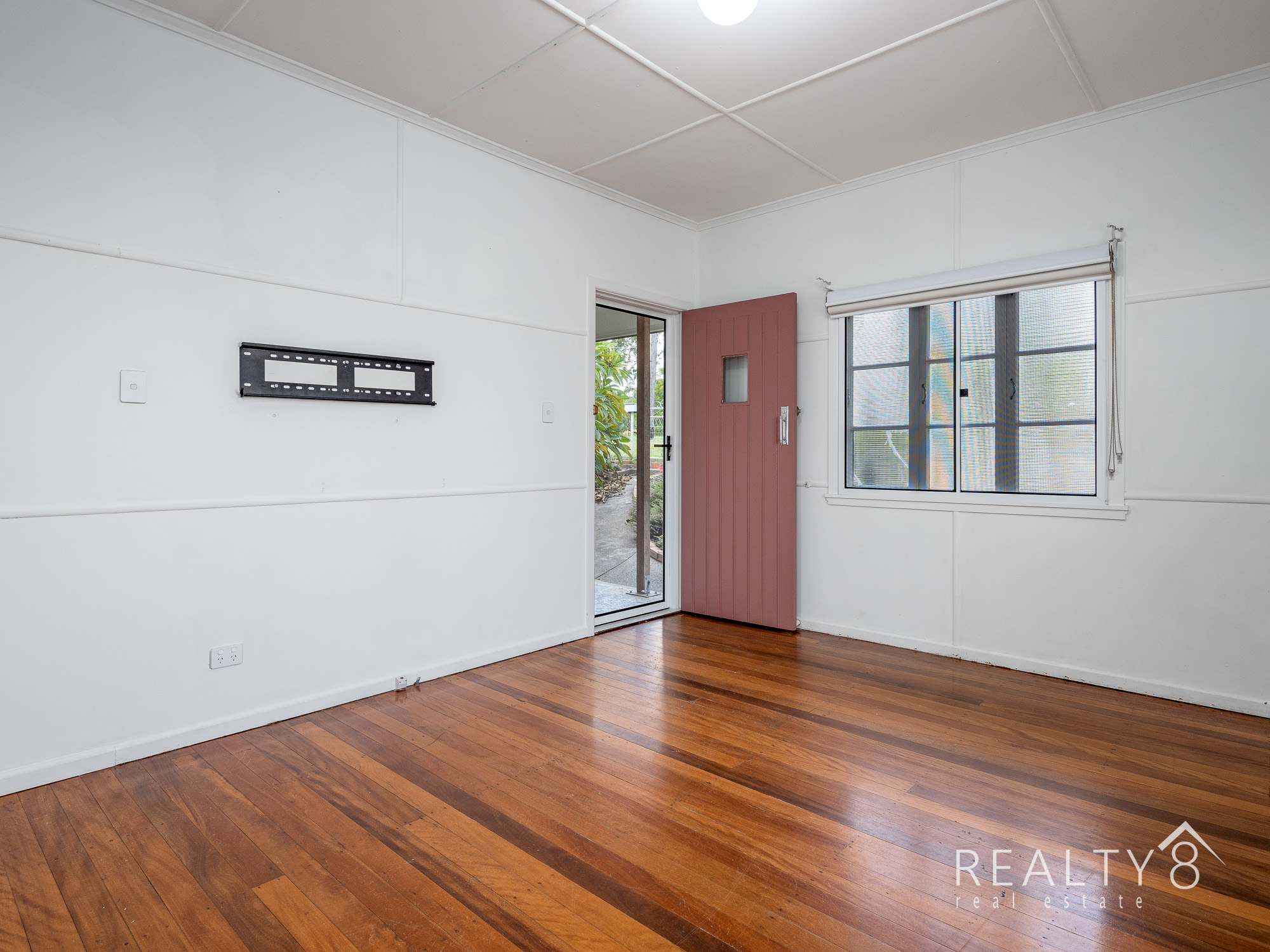 Renovated 3 bedroom home - large yard