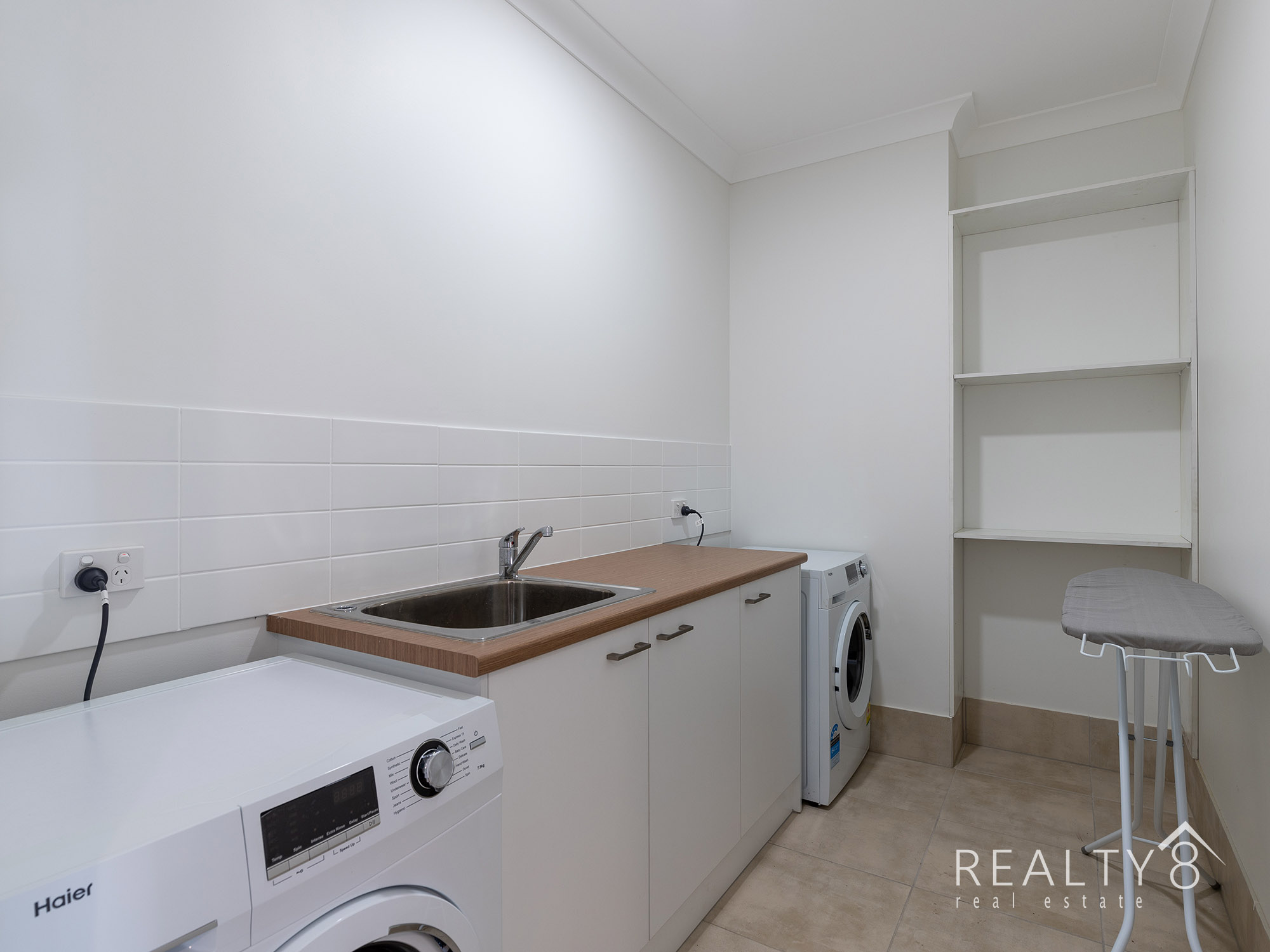 Large Modern Room with Ensuite - All Bills Included