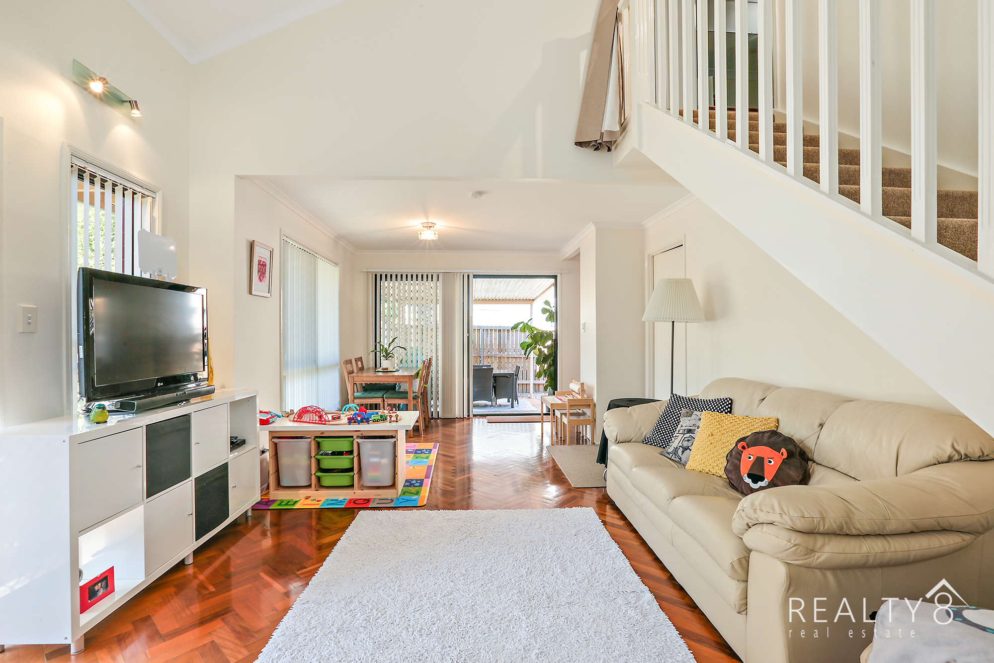Spacious 2 bedroom Townhouse - Immaculate throughout