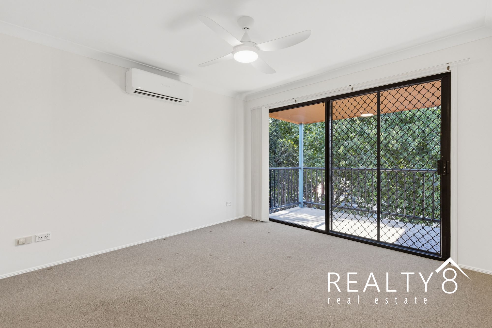 Spacious 2 bedroom Townhouse