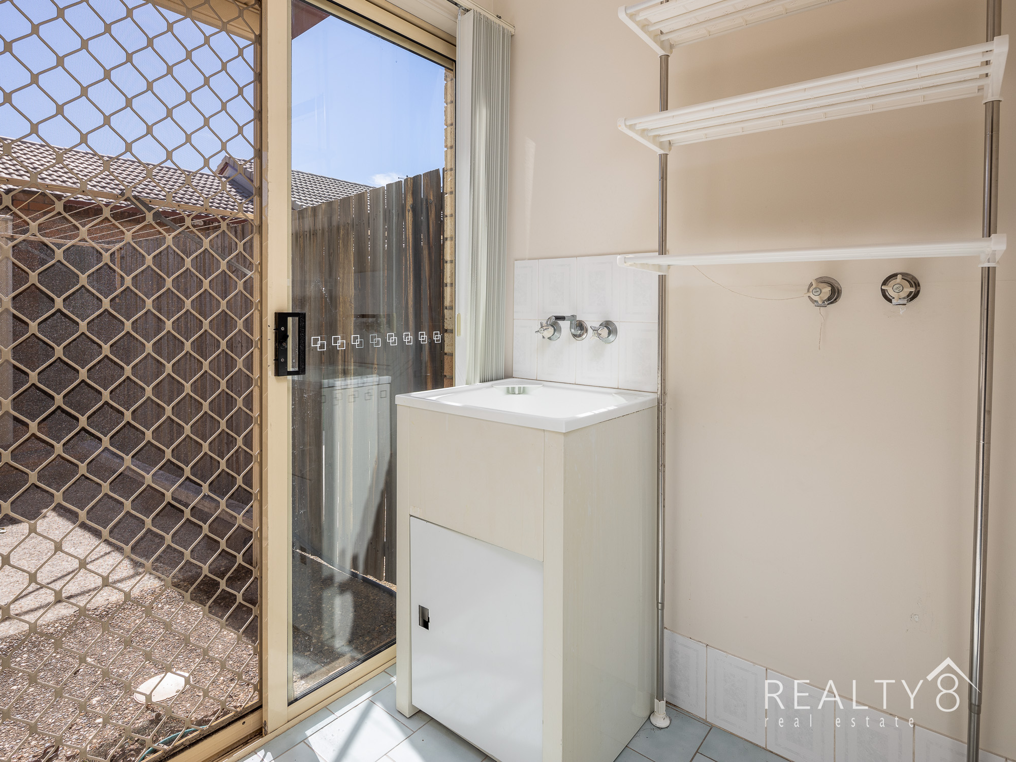 Superb multi level townhouse - Mansfield State High Catchment