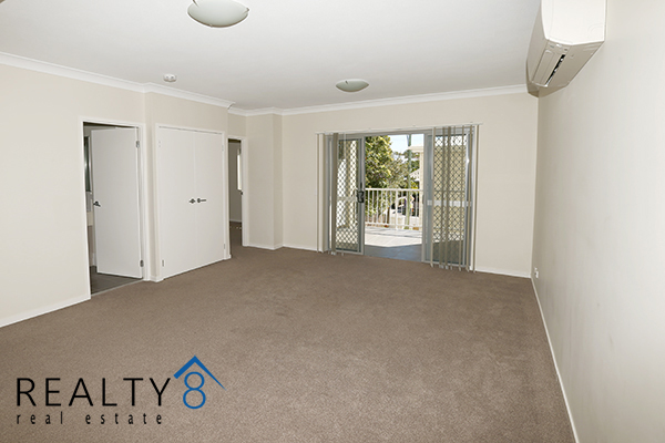 Modern 2 Bedroom Apartment - So close to everything!
