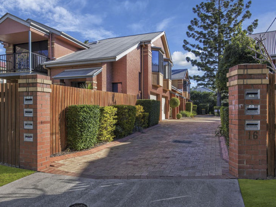 Spacious 2 bedroom Townhouse