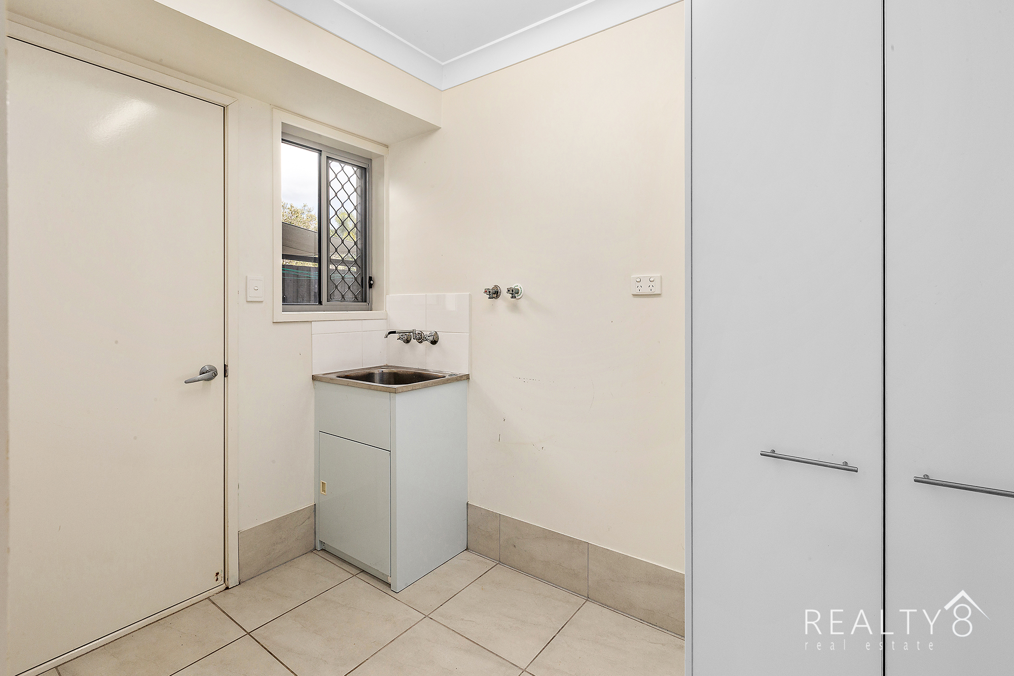 Modern 2 Storey Home in Quiet Street - Close to Esplanade