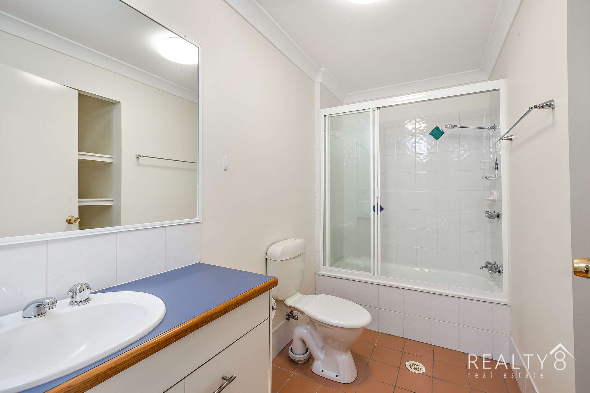 Spacious 2 bedroom Townhouse - Immaculate throughout