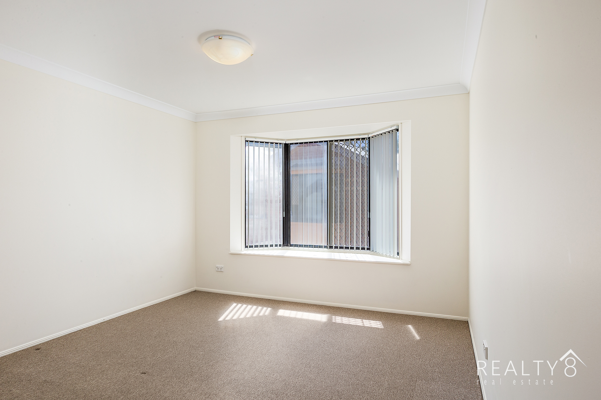 Spacious 2 bedroom Townhouse - Immaculate throughout