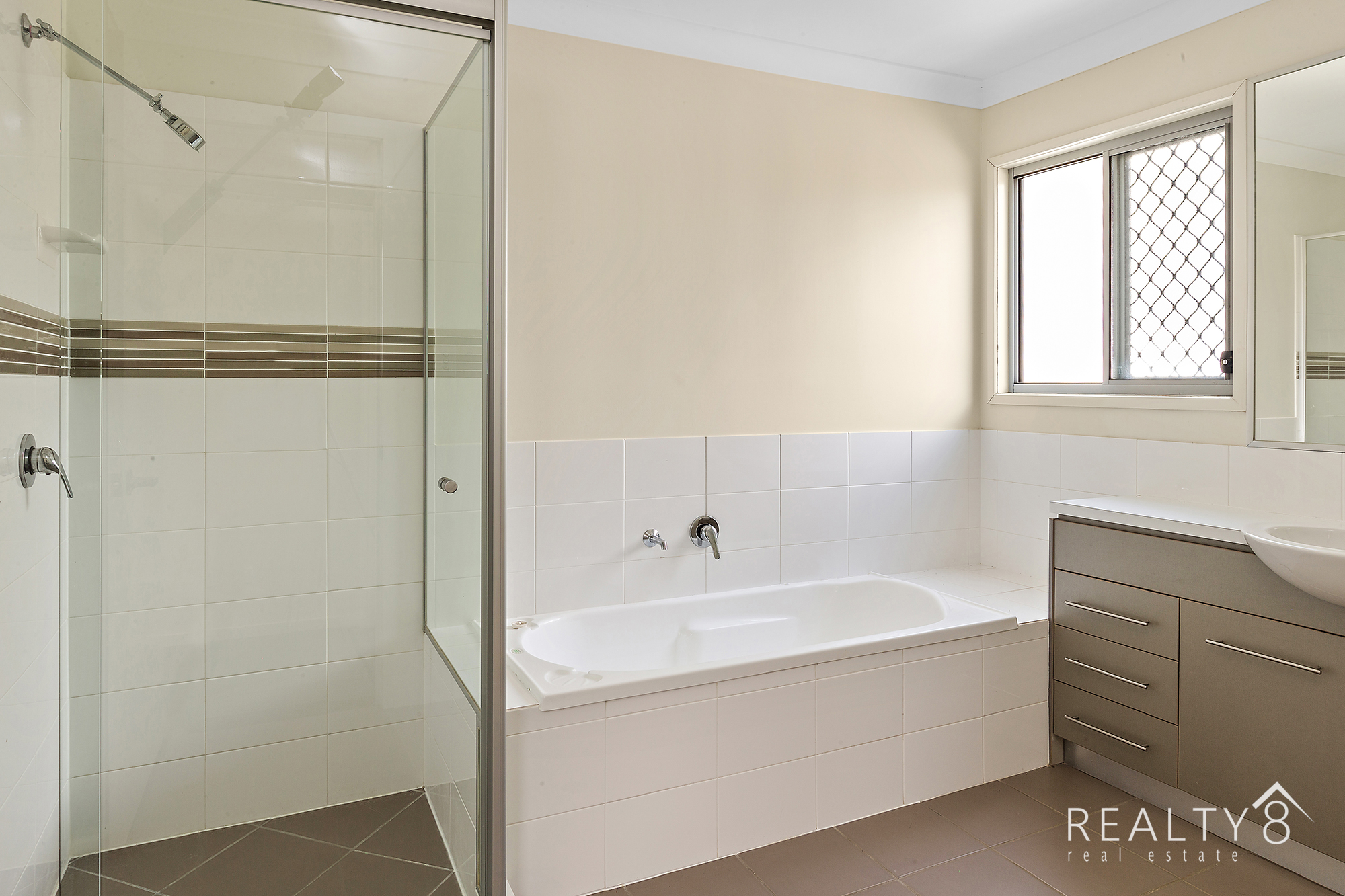 Modern 2 Storey Home in Quiet Street - Close to Esplanade