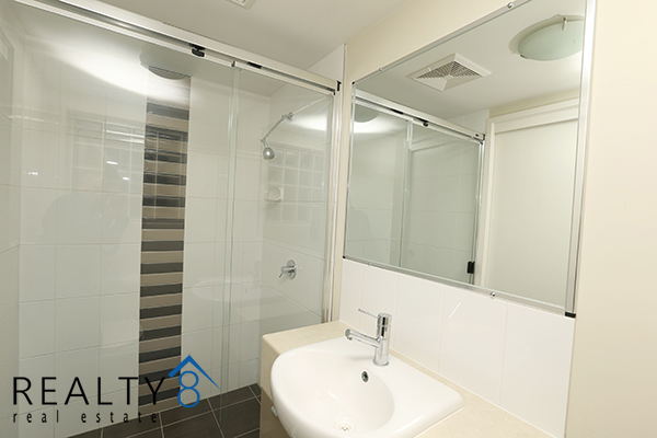 Modern 2 Bedroom Apartment - So close to everything!