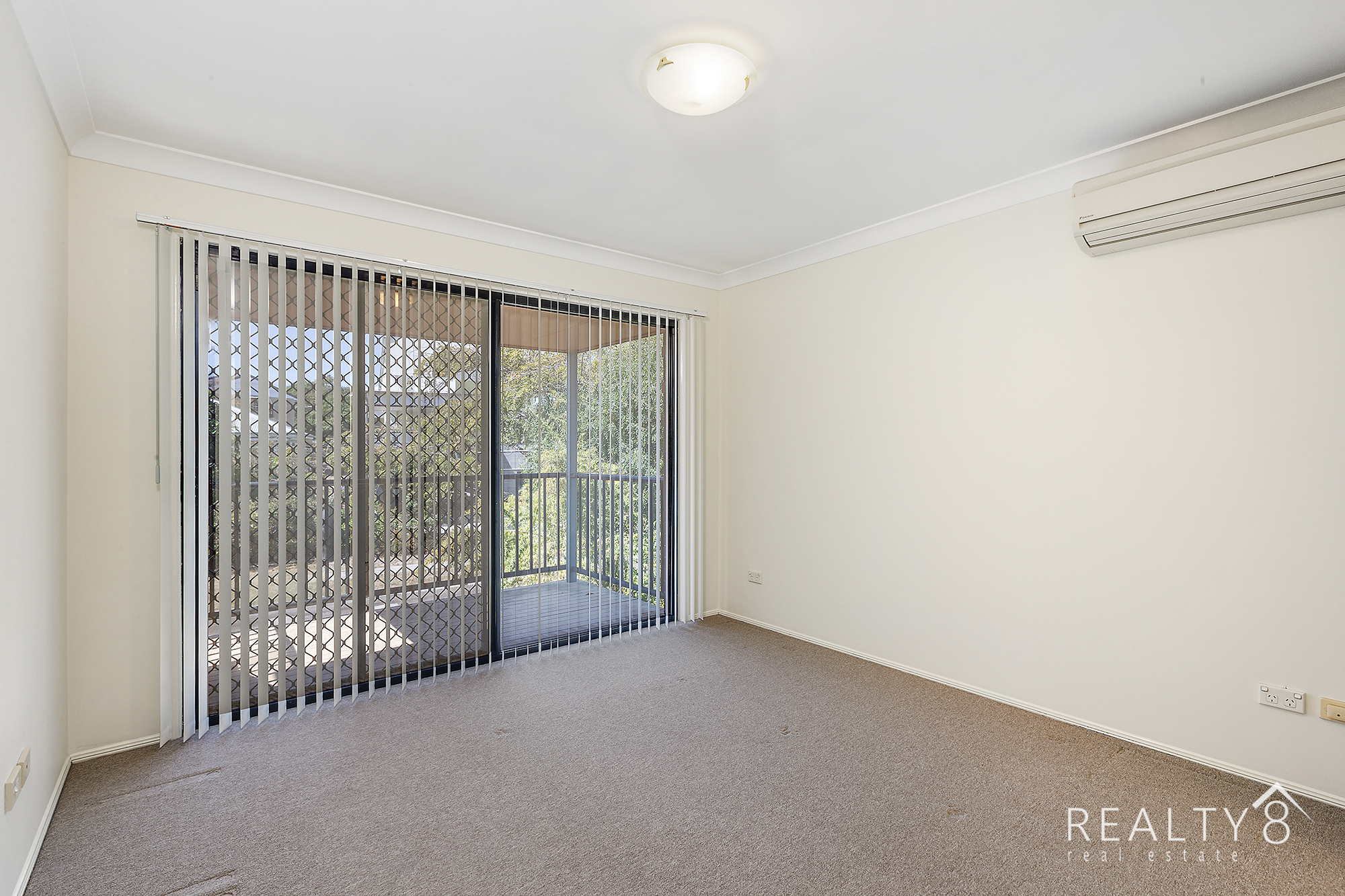 Spacious 2 bedroom Townhouse - Immaculate throughout