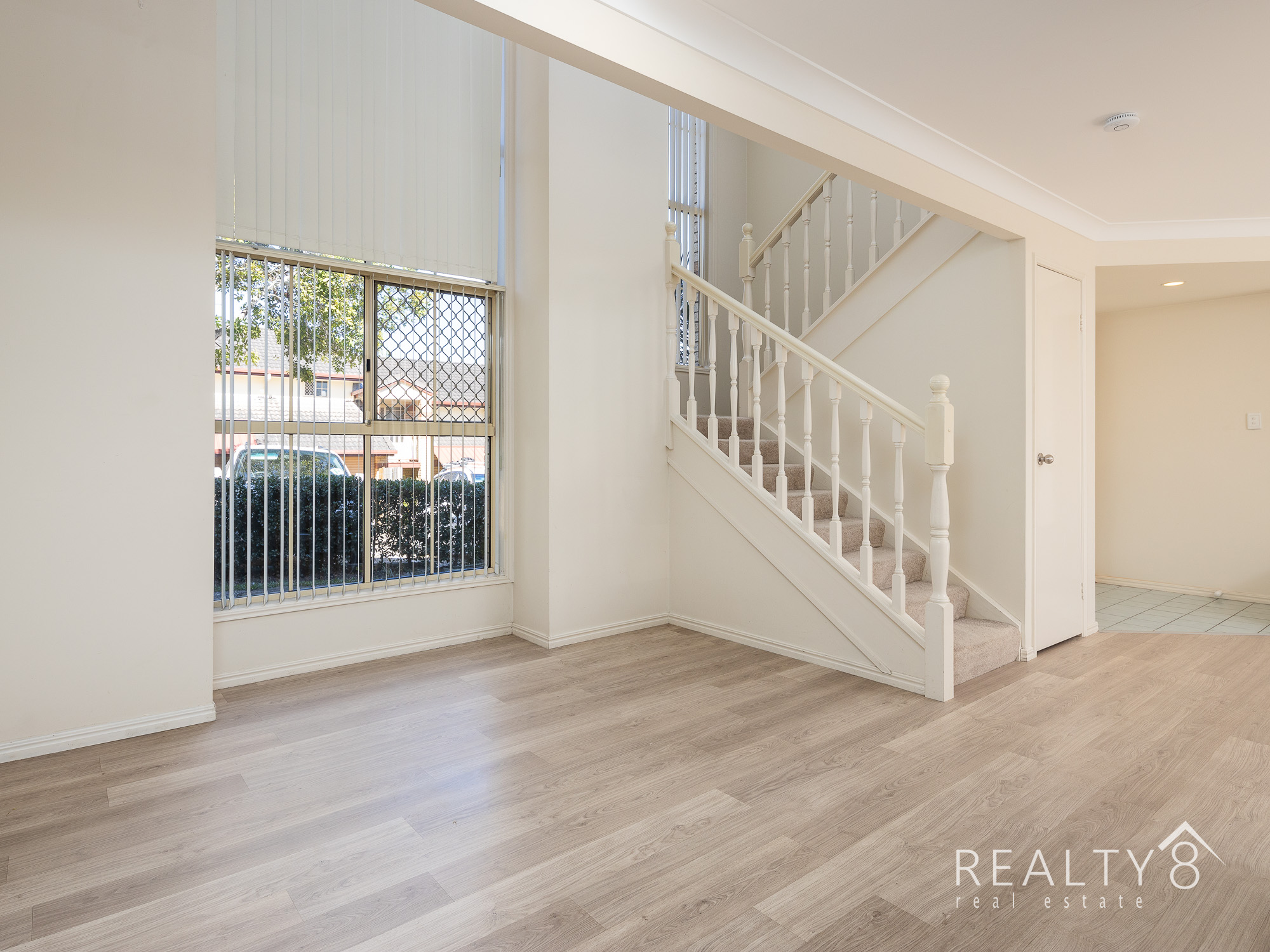 Superb multi level townhouse - Mansfield State High Catchment