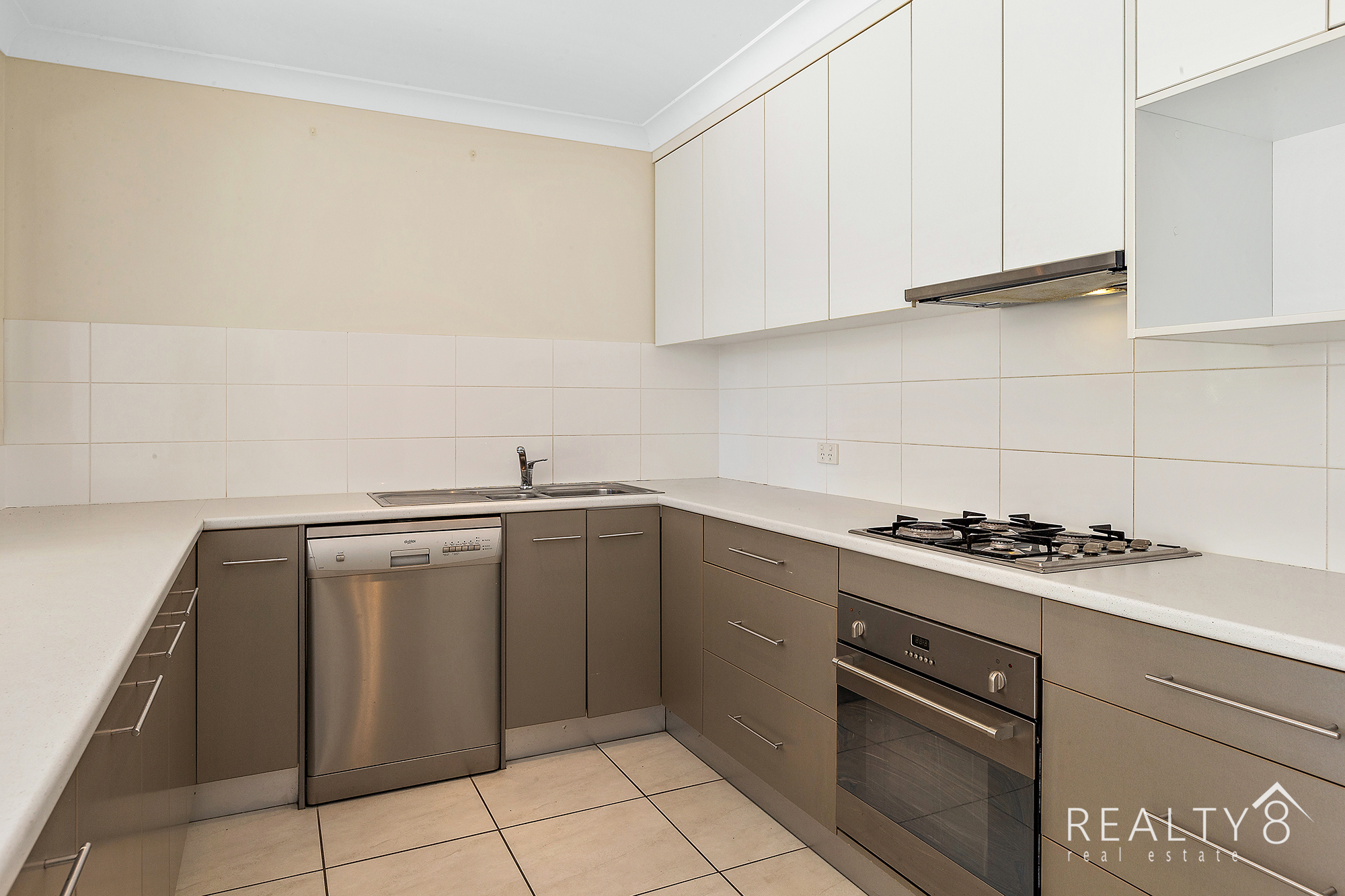 Modern 2 Storey Home in Quiet Street - Close to Esplanade