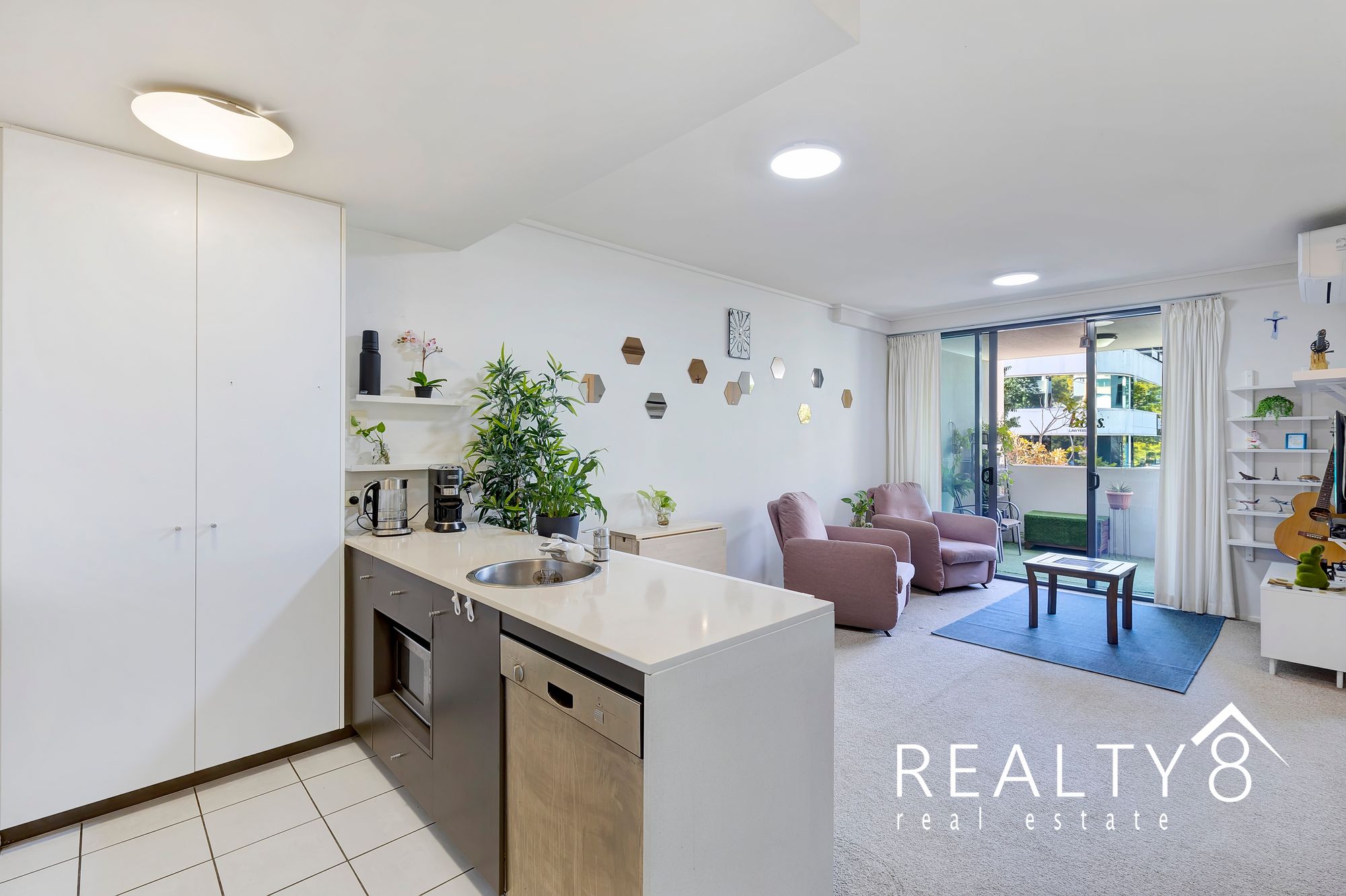 Stylish 2-Bedroom Apartment in Springhill