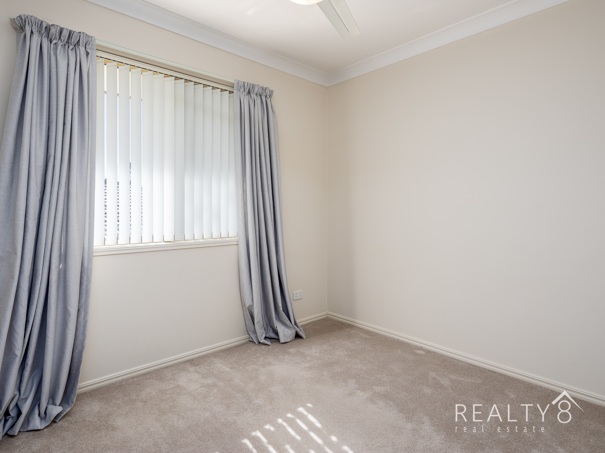 Superb multi level townhouse - Mansfield State High Catchment