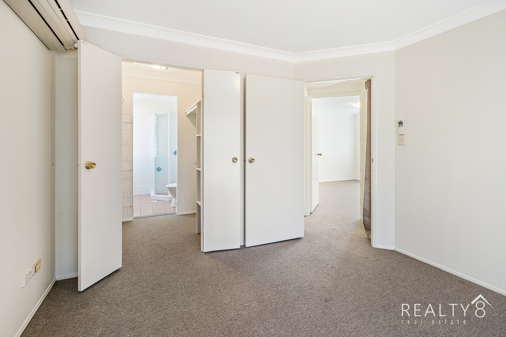 Spacious 2 bedroom Townhouse - Immaculate throughout