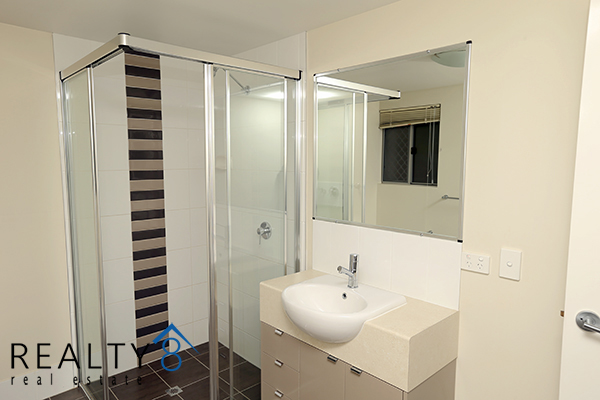 Modern 2 Bedroom Apartment - So close to everything!